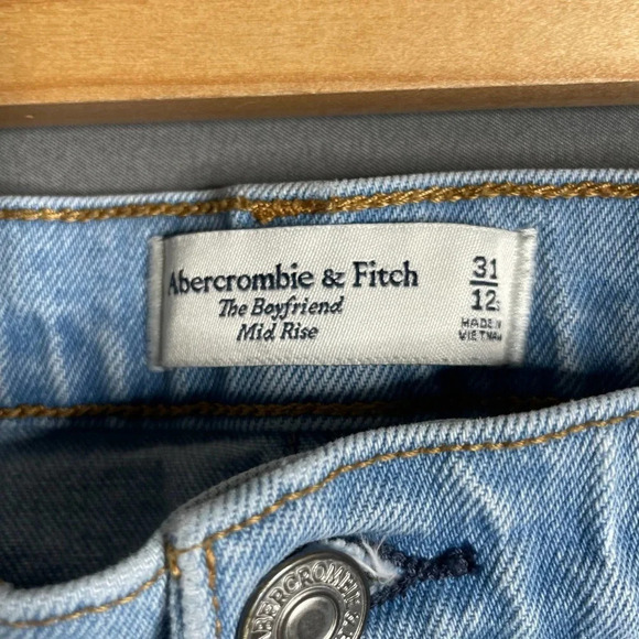 Abercrombie & Fitch The Boyfriend Mid-Rise Jeans Light Ripped Wash Size 31 - Picture 4 of 4